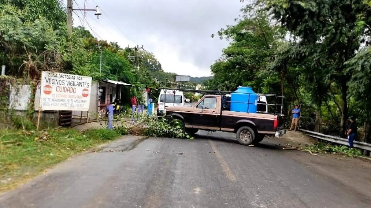 Bloqueo carretera Huejutla-Orizatlán